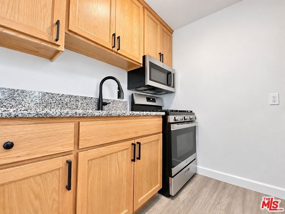 1240 S Bronson Avenue - Photo 11