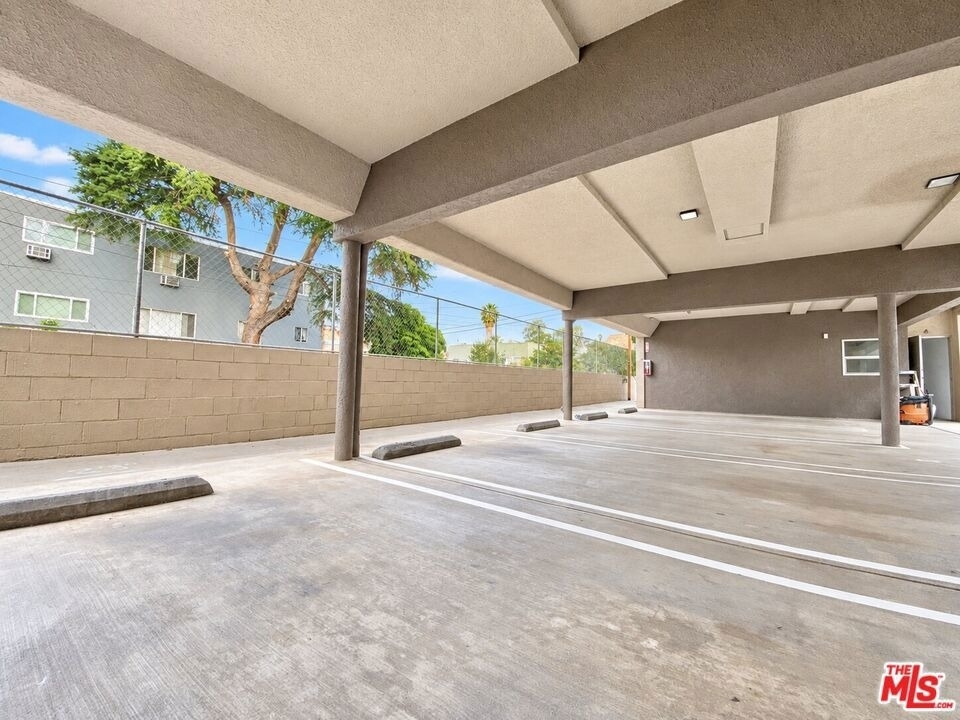 1240 S Bronson Avenue - Photo 13