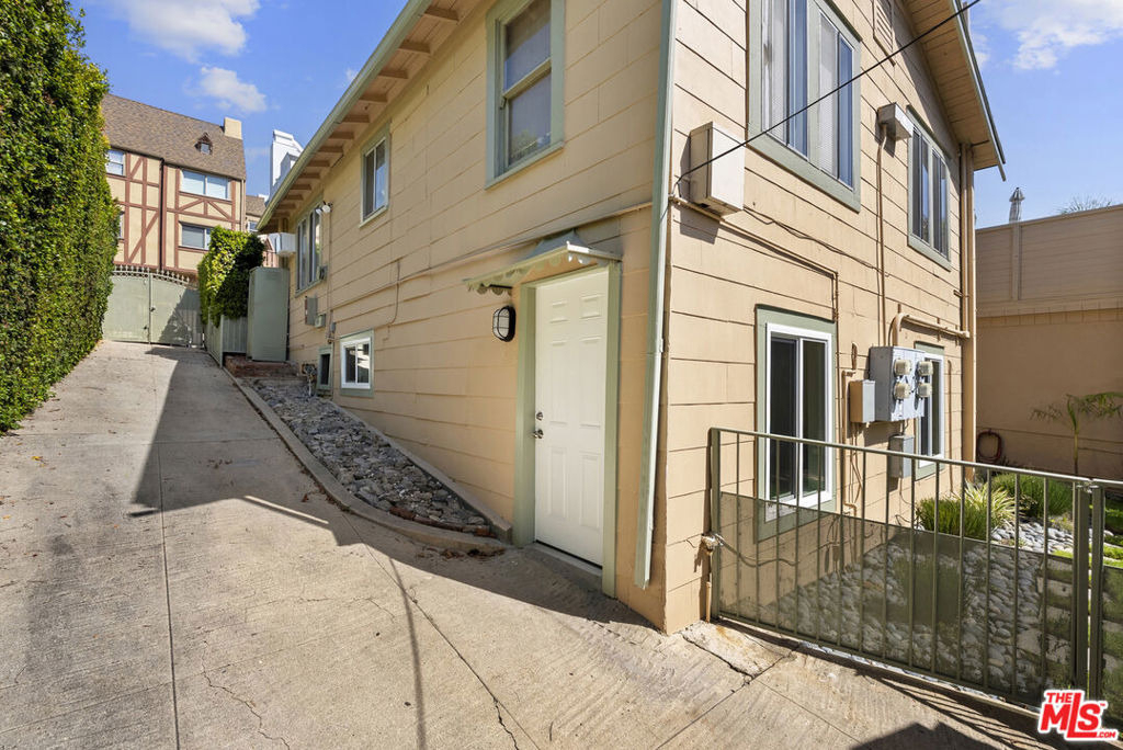 8824 1/2 Harratt Street - Photo 14