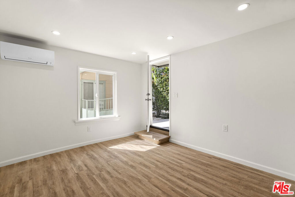 8824 1/2 Harratt Street - Photo 6