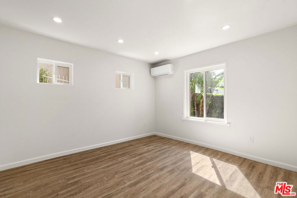 8824 1/2 Harratt Street - Photo 7