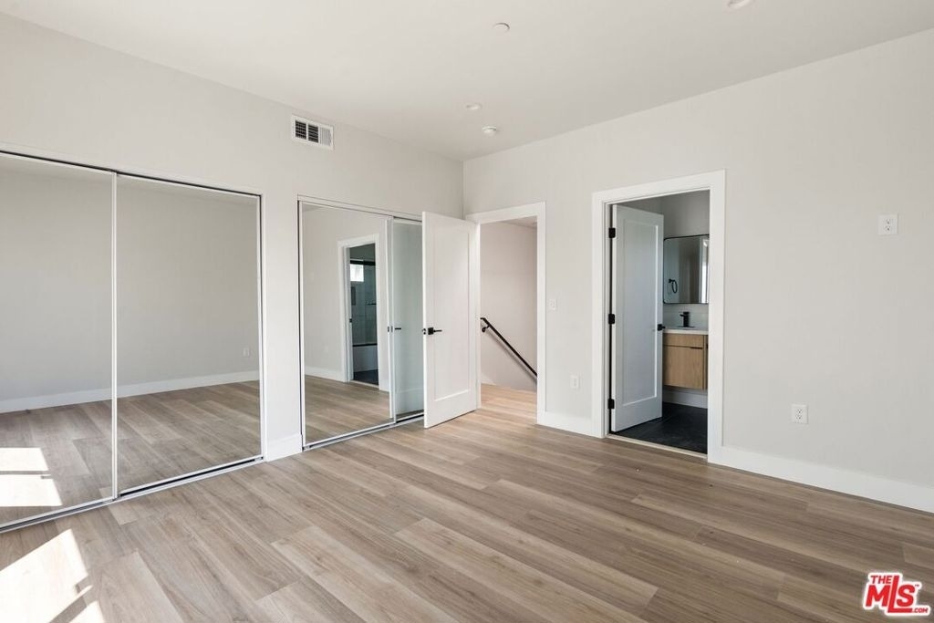 714 W 41st Place - Photo 16