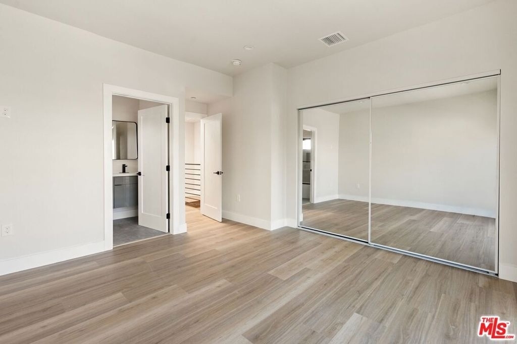 714 W 41st Place - Photo 18