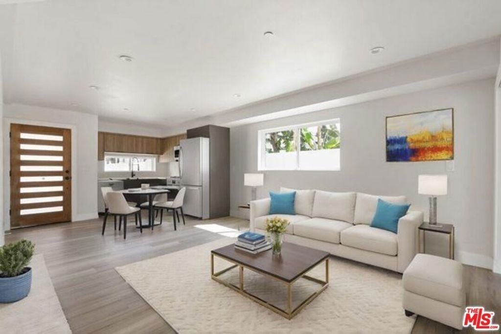 714 W 41st Place - Photo 1
