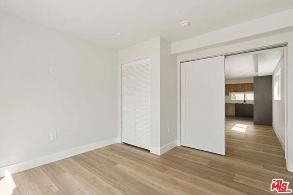 714 W 41st Place - Photo 19