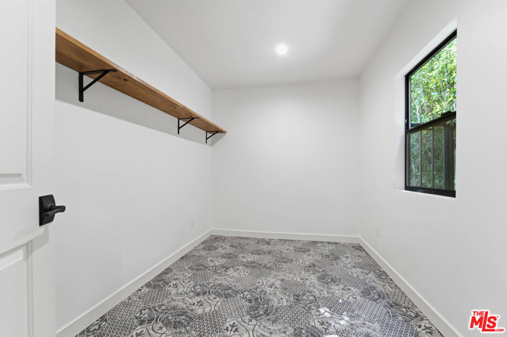 393 Huntley Drive - Photo 9