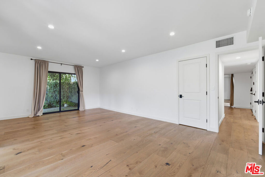 393 Huntley Drive - Photo 10