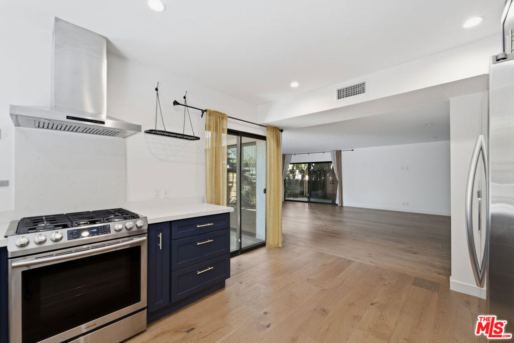 393 Huntley Drive - Photo 4