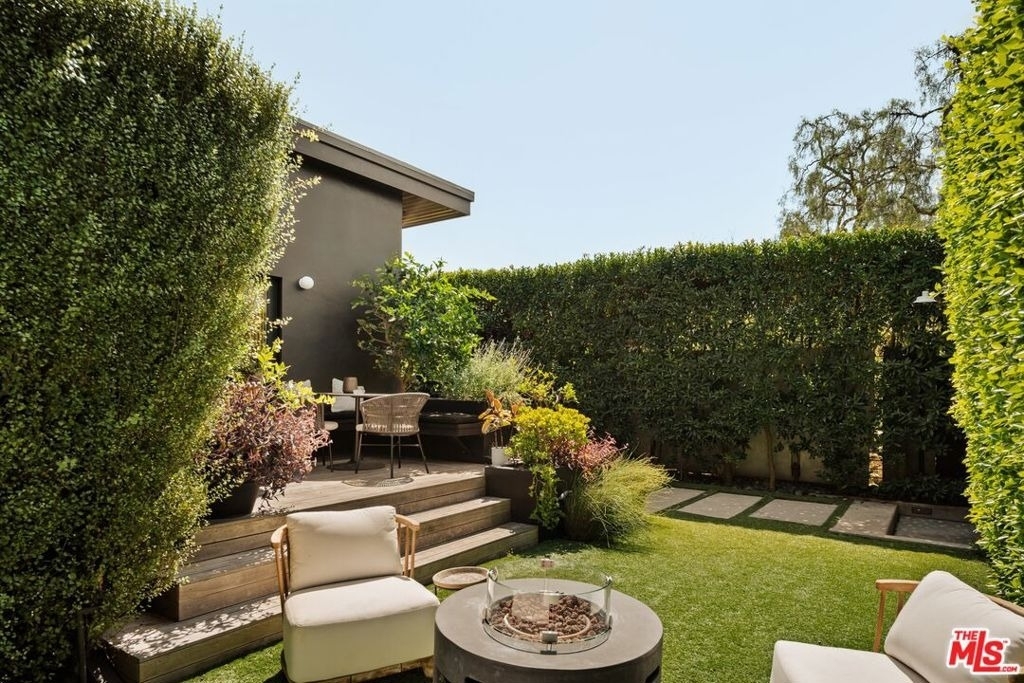 712 Nowita Place - Photo 2