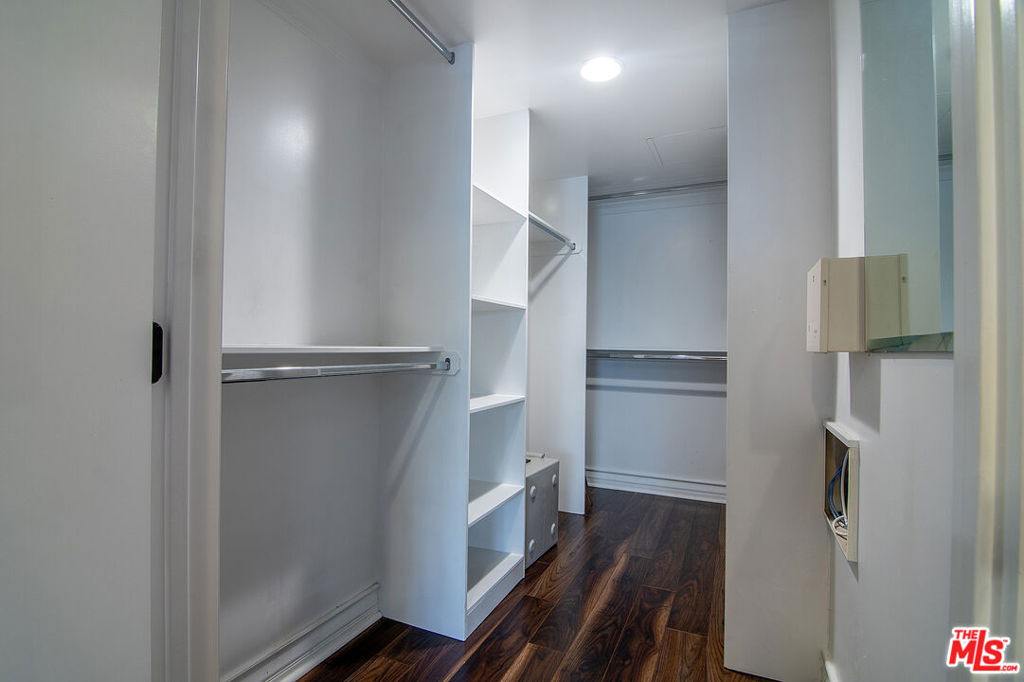10390 La Grange Avenue - Photo 16