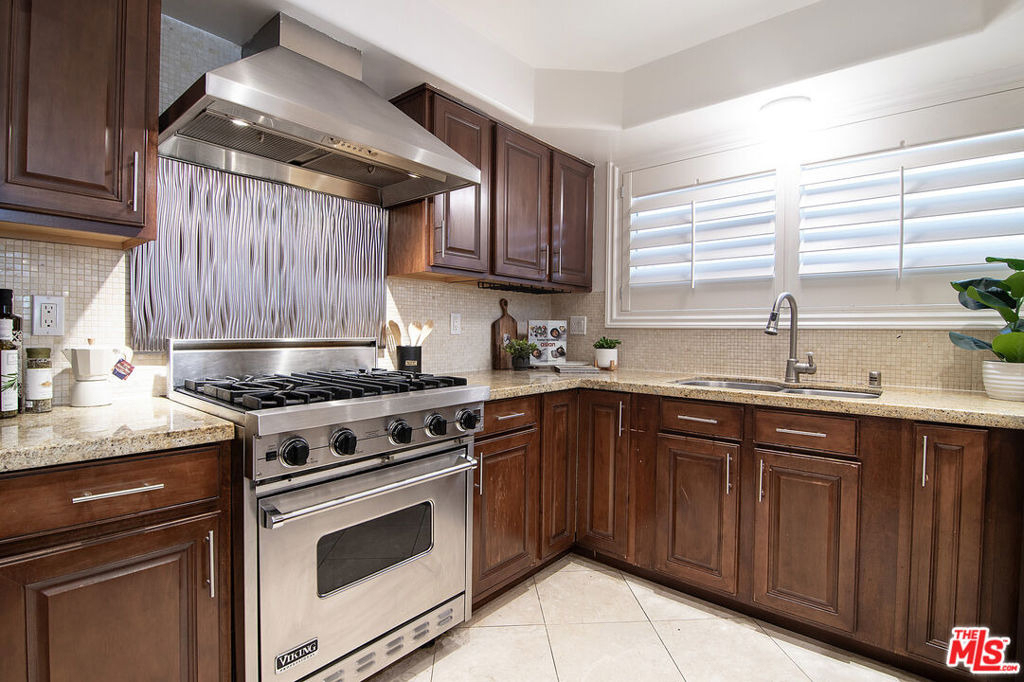 10390 La Grange Avenue - Photo 7
