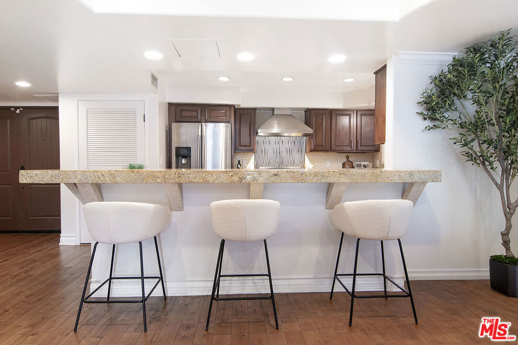 10390 La Grange Avenue - Photo 4