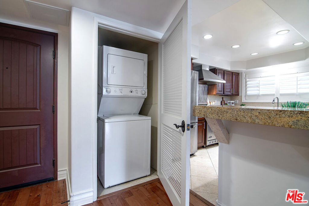 10390 La Grange Avenue - Photo 10