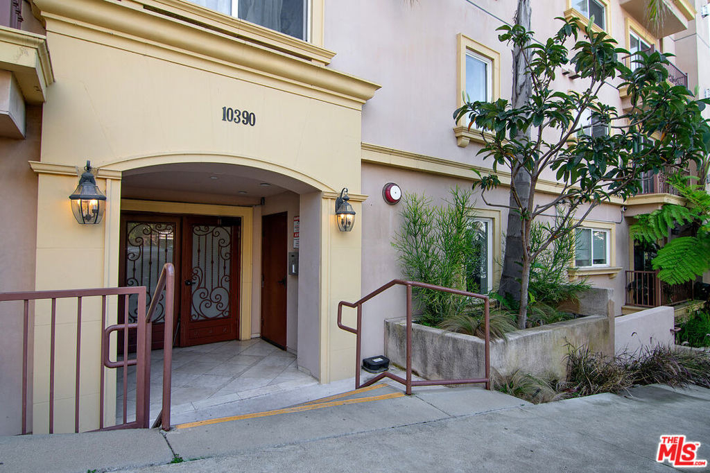 10390 La Grange Avenue - Photo 24