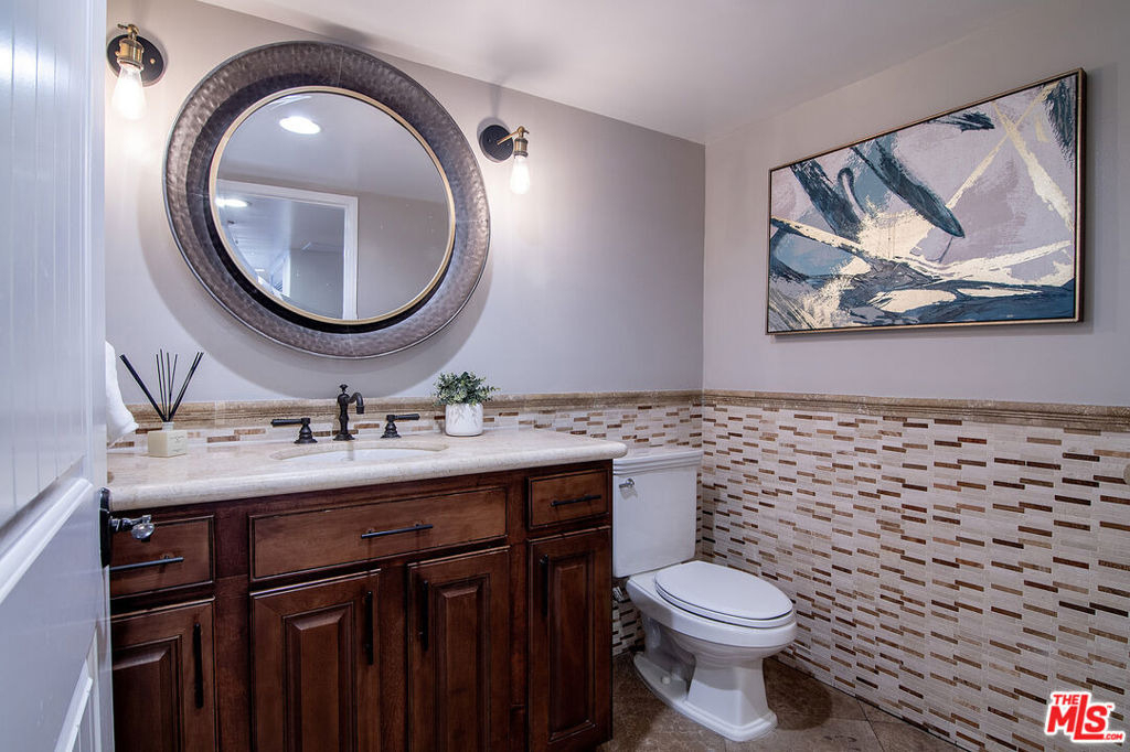 10390 La Grange Avenue - Photo 11