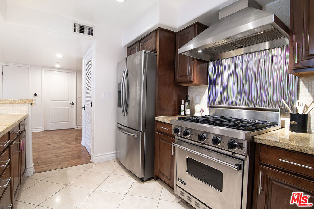 10390 La Grange Avenue - Photo 9
