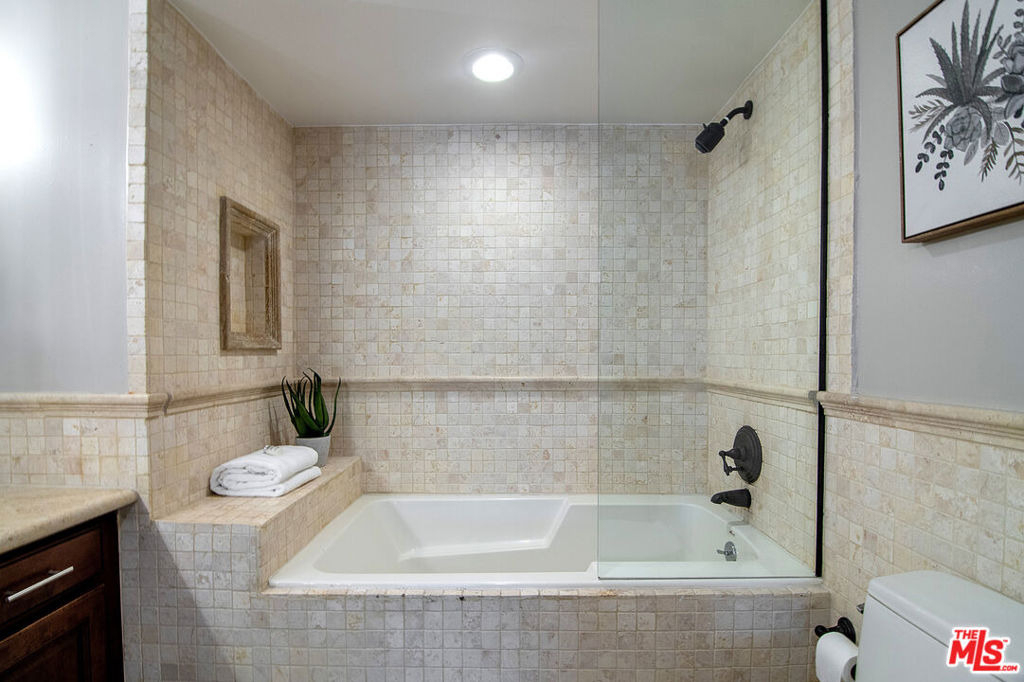 10390 La Grange Avenue - Photo 19