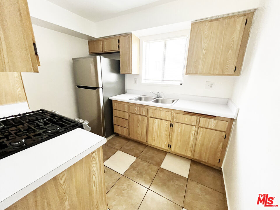 4180 Marlton Avenue - Photo 7