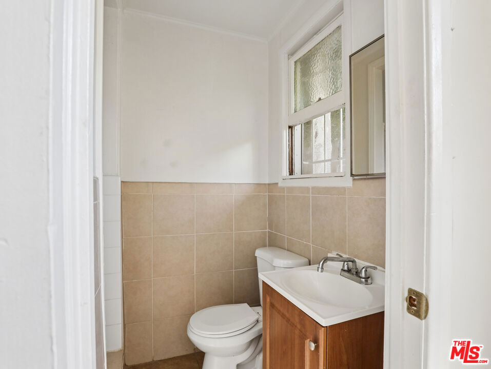 1236 N Gardner Street - Photo 7