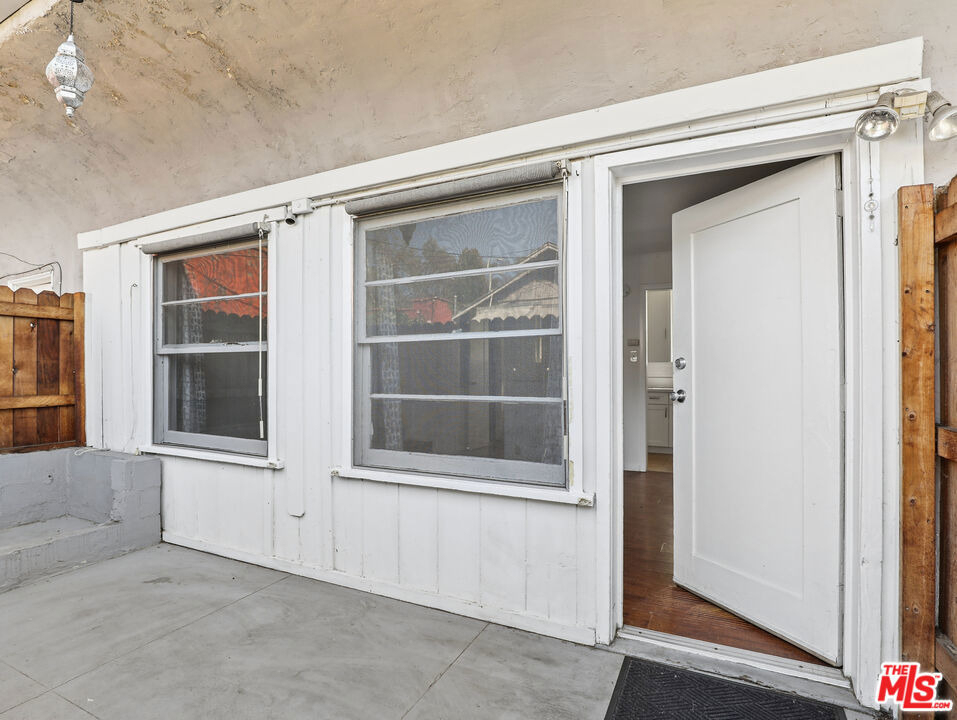 1236 N Gardner Street - Photo 12