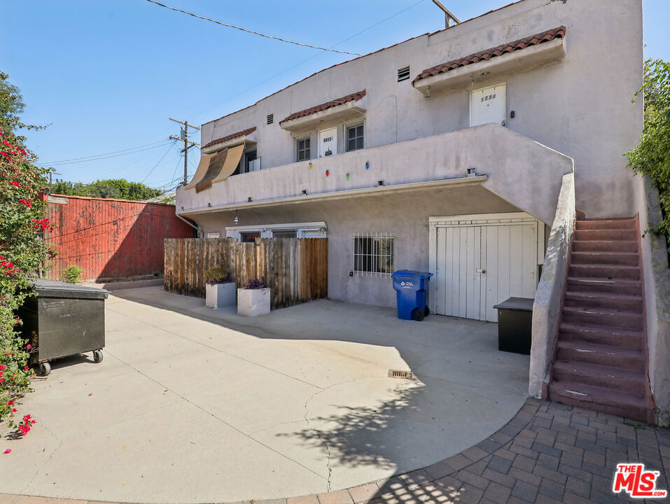 1236 N Gardner Street - Photo 14