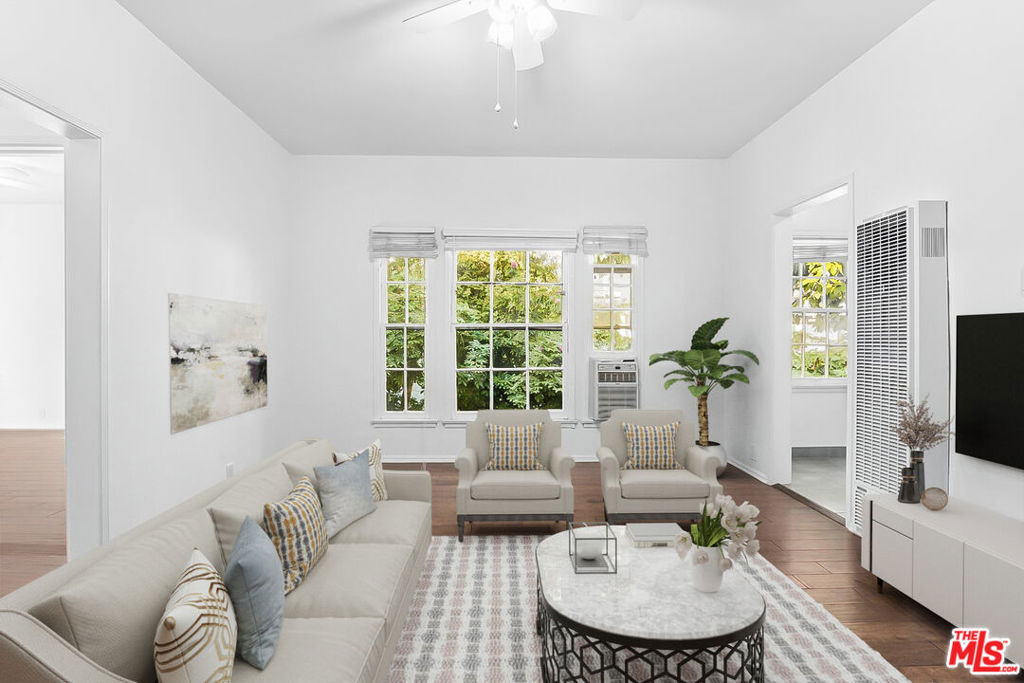 963 N Doheny Drive - Photo 1