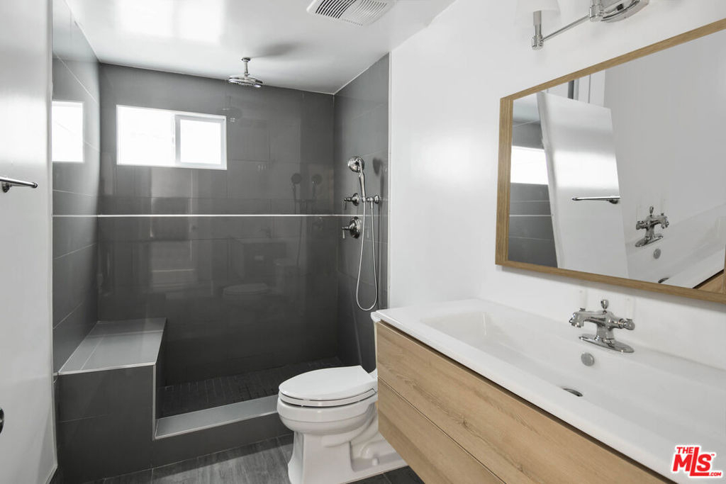 1105 Alta Loma Road - Photo 2
