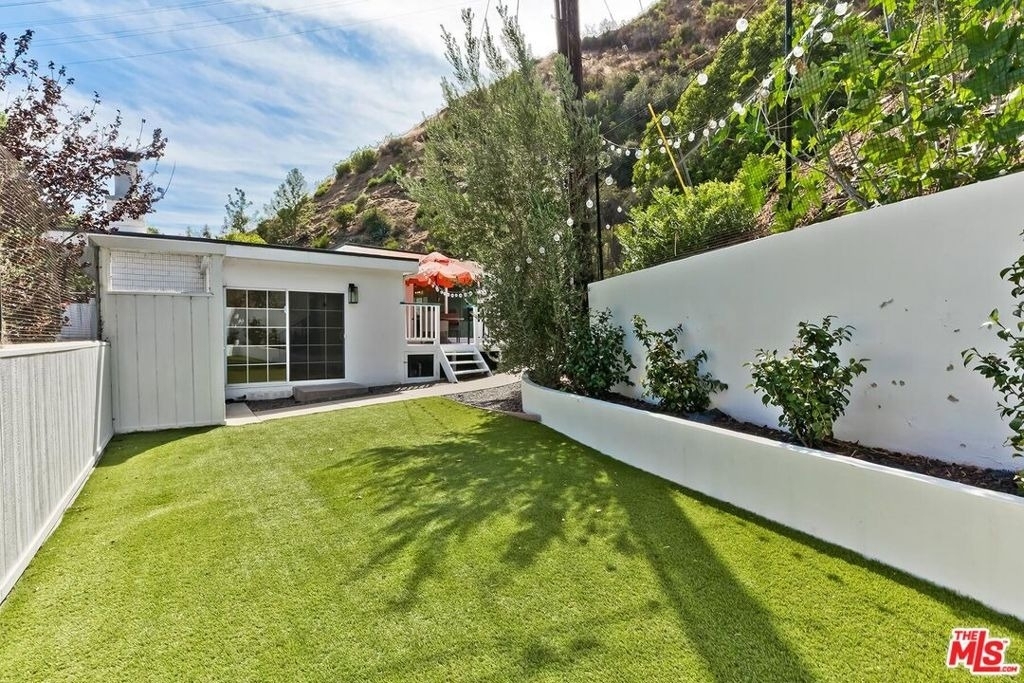 3493 Mandeville Canyon Road - Photo 18