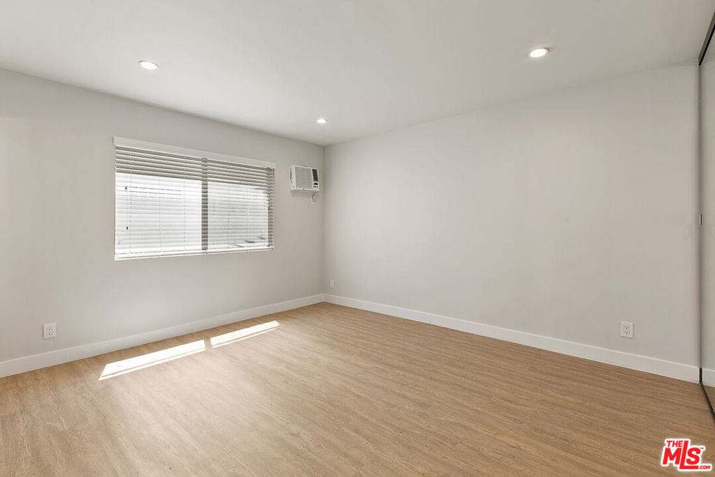 3314 S Mentone Avenue - Photo 5