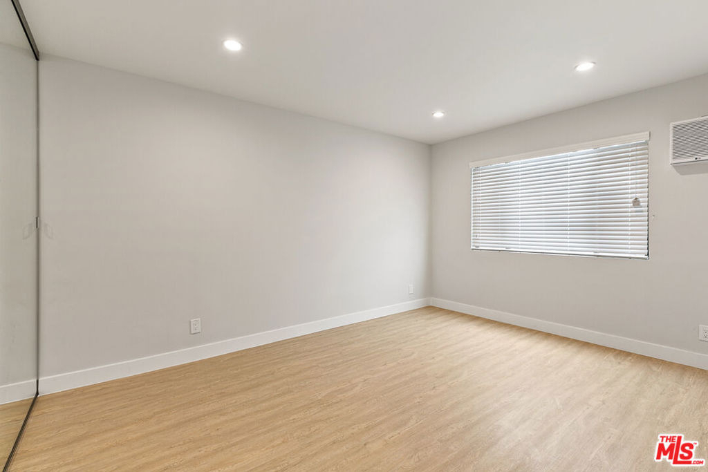 3314 S Mentone Avenue - Photo 7
