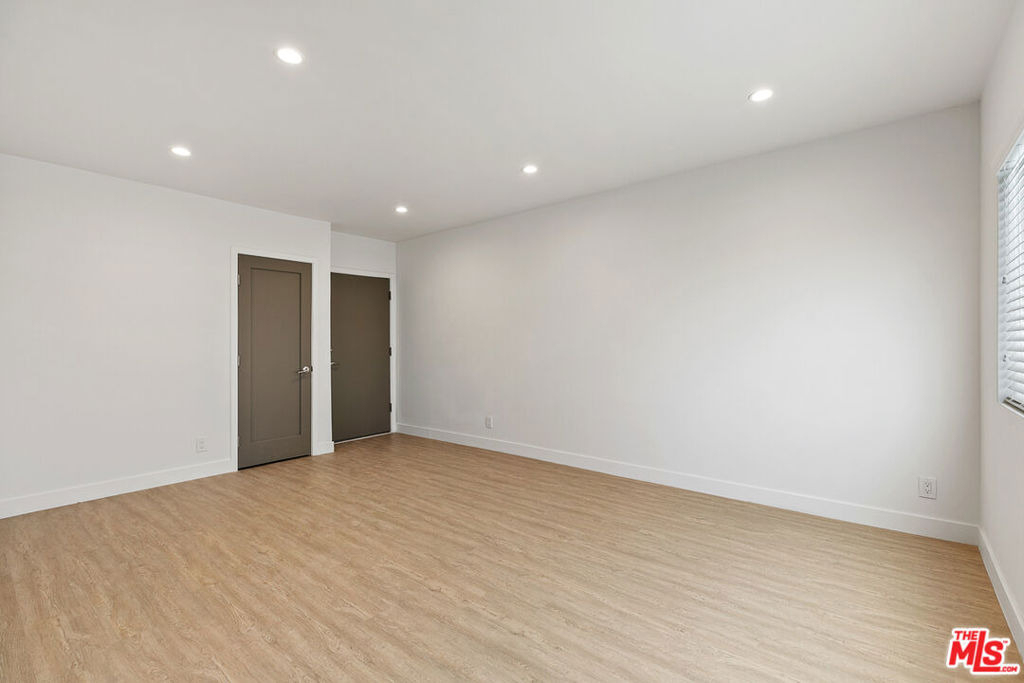 3314 S Mentone Avenue - Photo 12