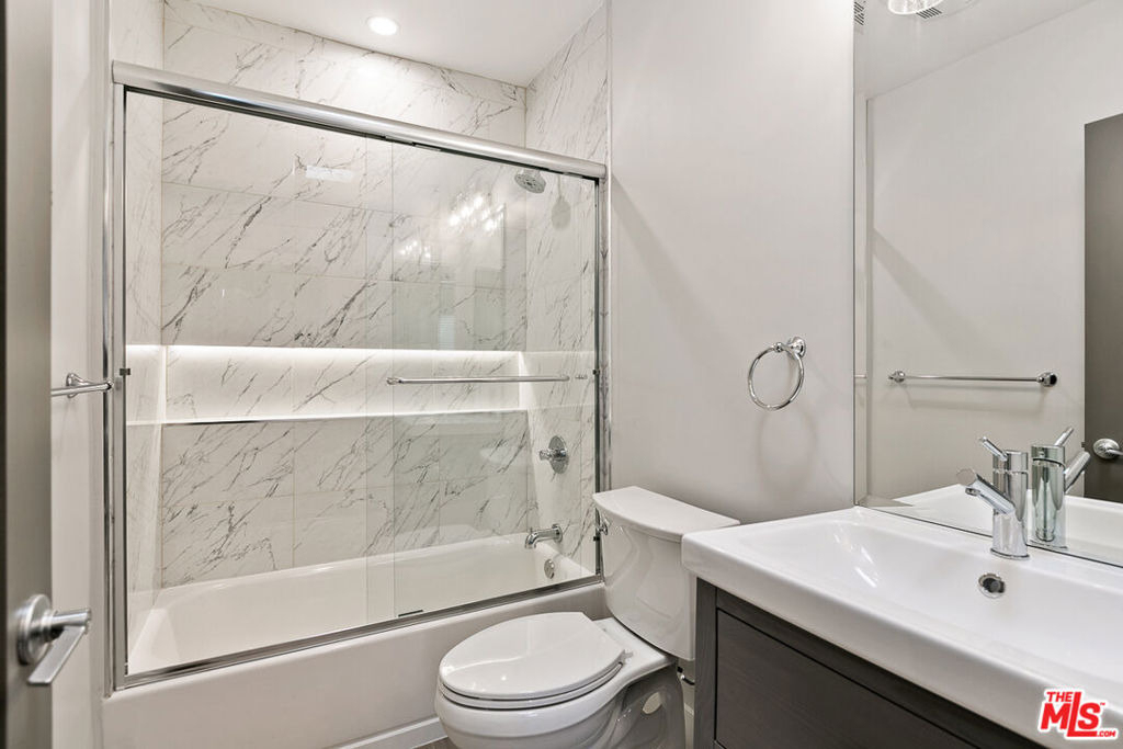 3314 S Mentone Avenue - Photo 13