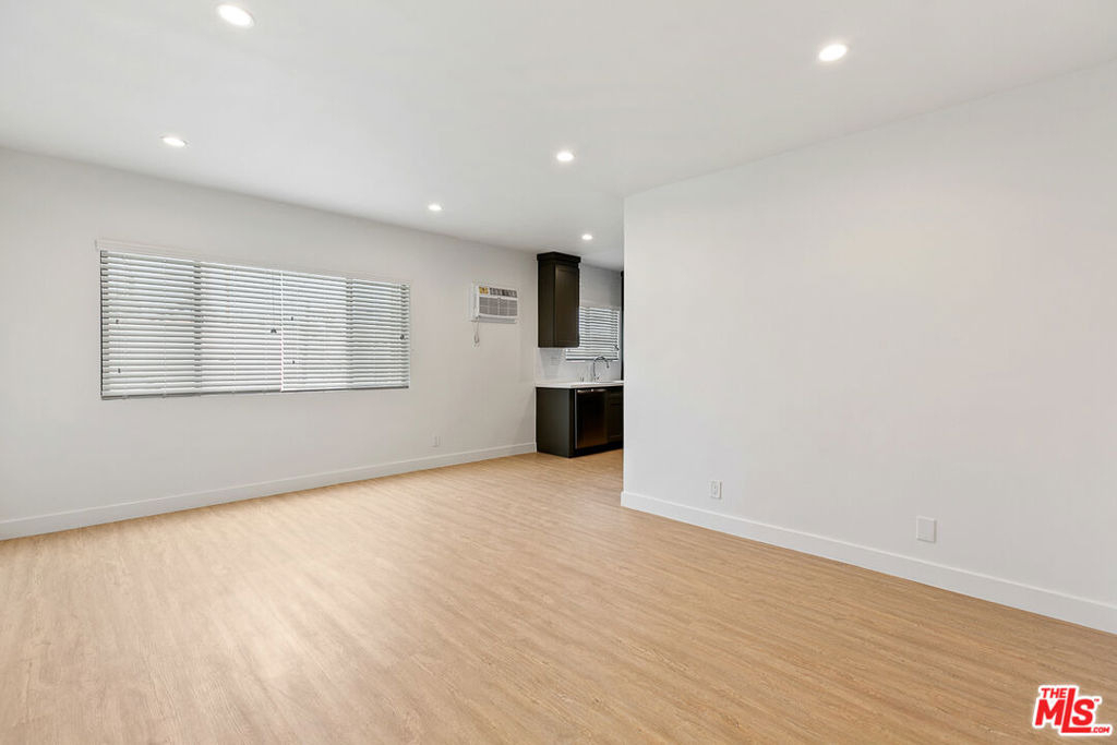 3314 S Mentone Avenue - Photo 11