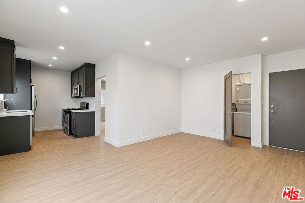 3314 S Mentone Avenue - Photo 0