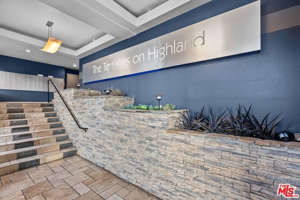 1940 N Highland Avenue - Photo 33