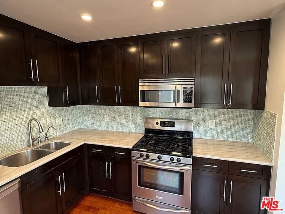 811 S Bedford Street - Photo 2