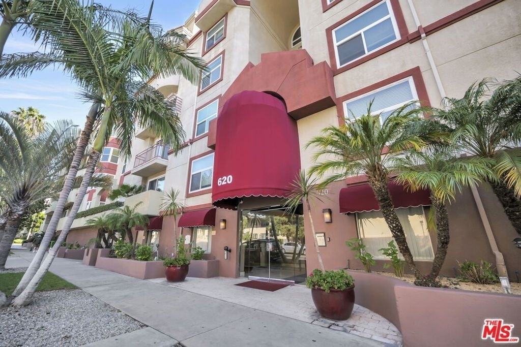 620 S Gramercy Place - Photo 1