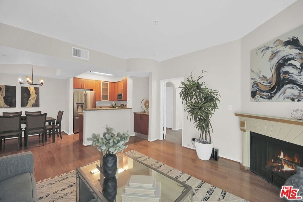 620 S Gramercy Place - Photo 2