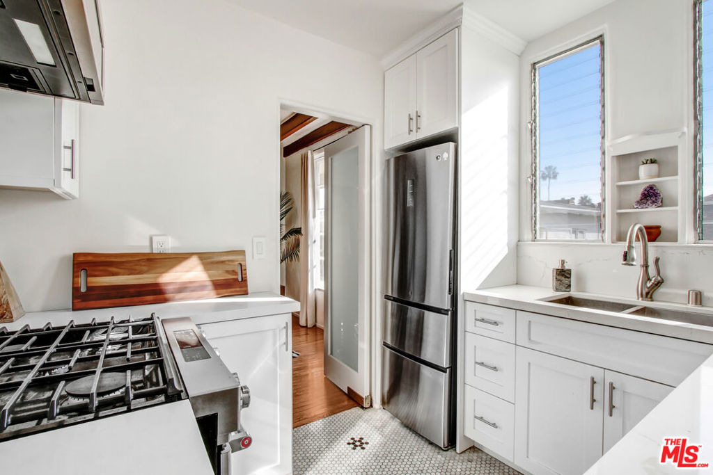 8262 Fountain Avenue - Photo 10