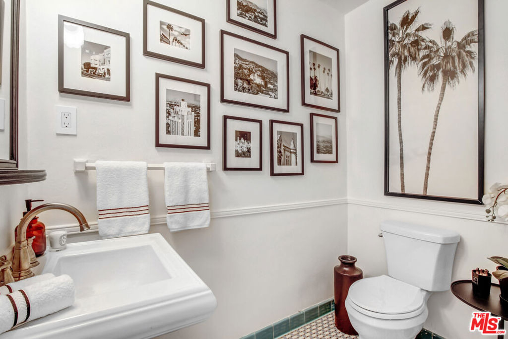 8262 Fountain Avenue - Photo 9