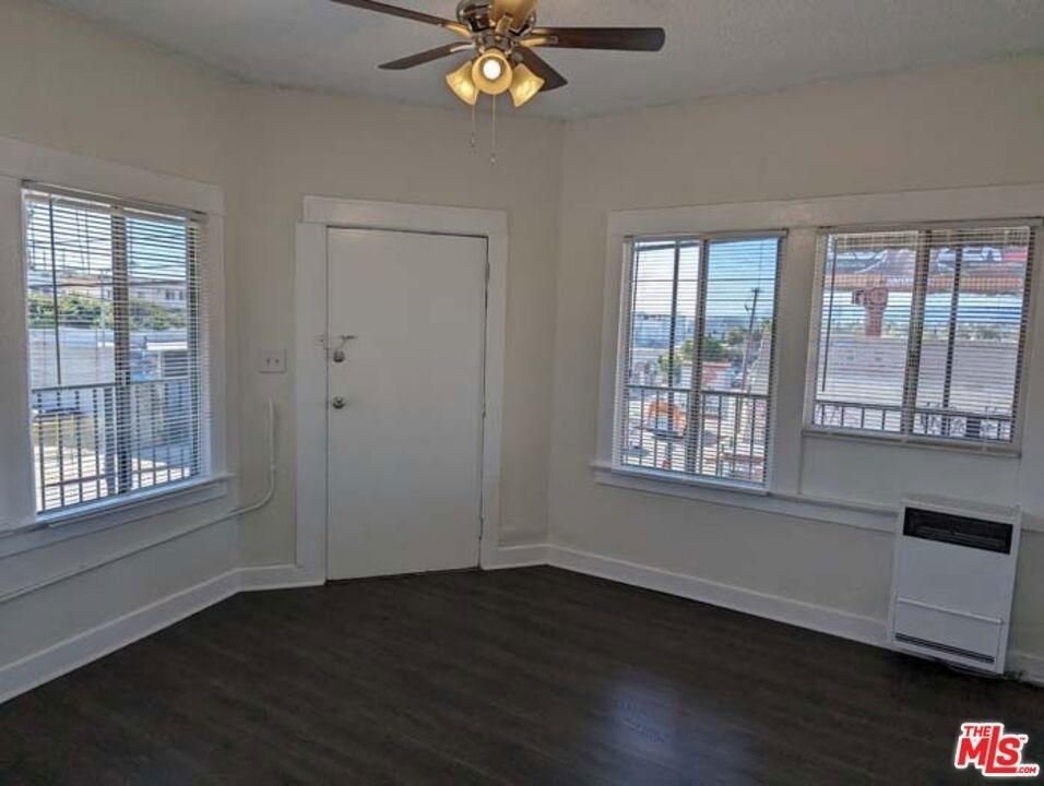 1298 Queen Anne Pl. - Photo 3