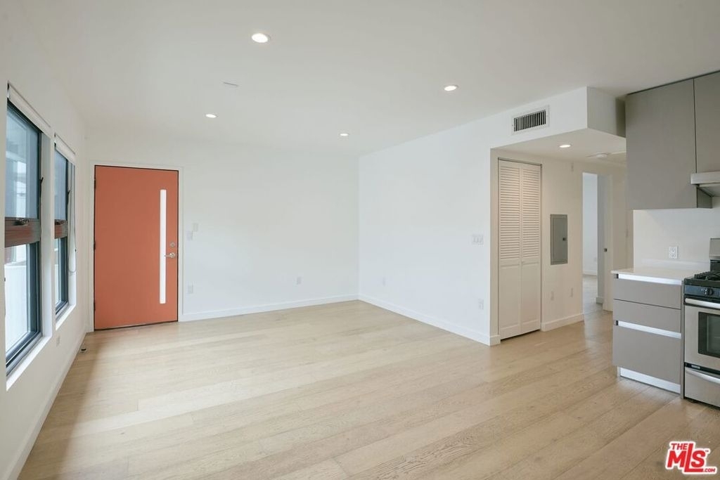 11785 Gateway Boulevard - Photo 13