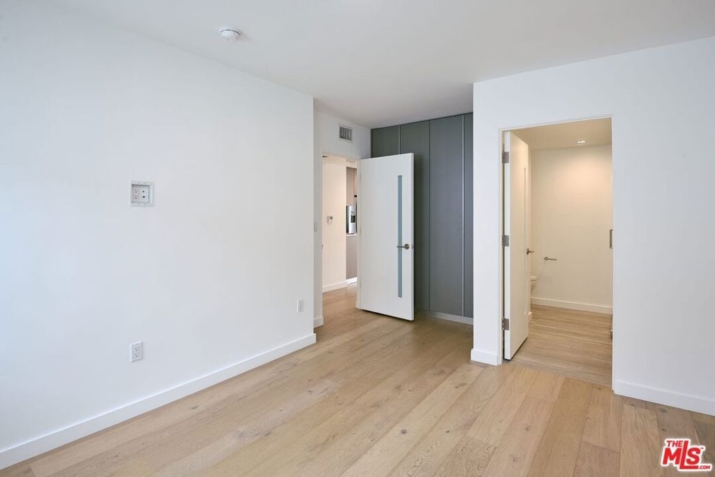 11785 Gateway Boulevard - Photo 2