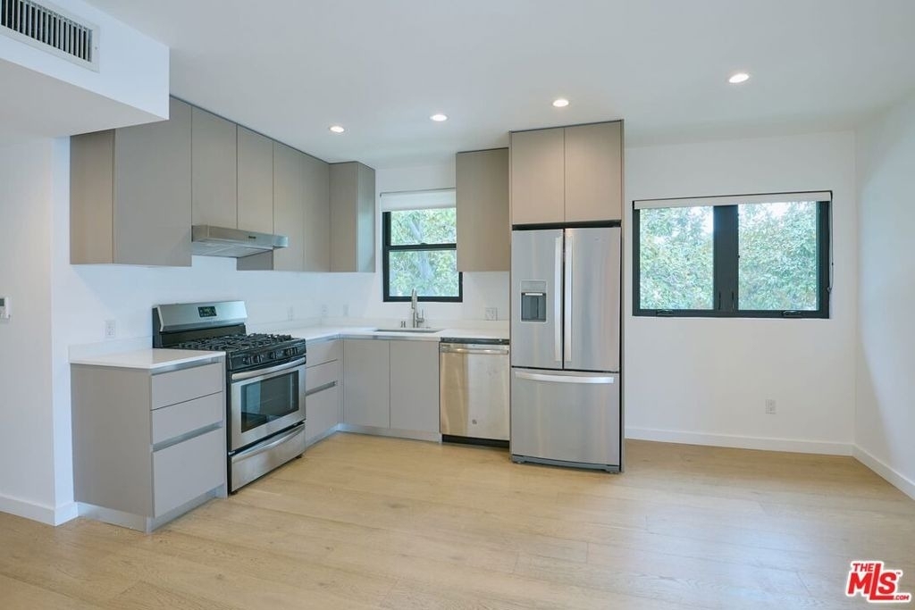 11785 Gateway Boulevard - Photo 0