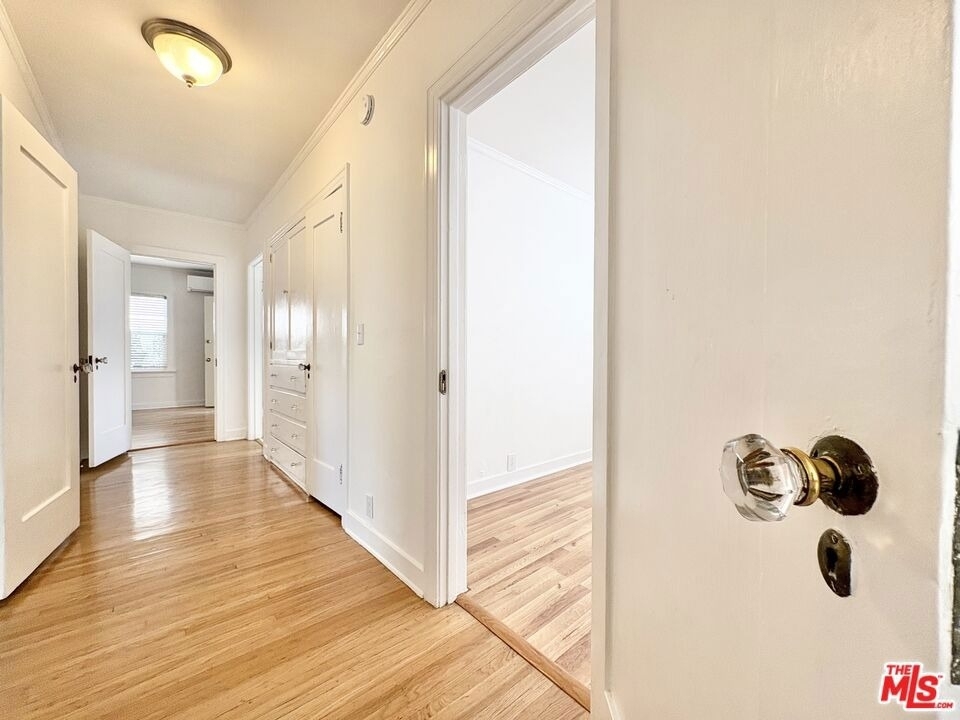 1450 S Hayworth Avenue - Photo 4