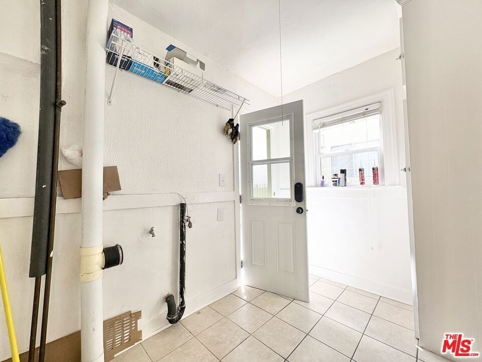 1450 S Hayworth Avenue - Photo 7