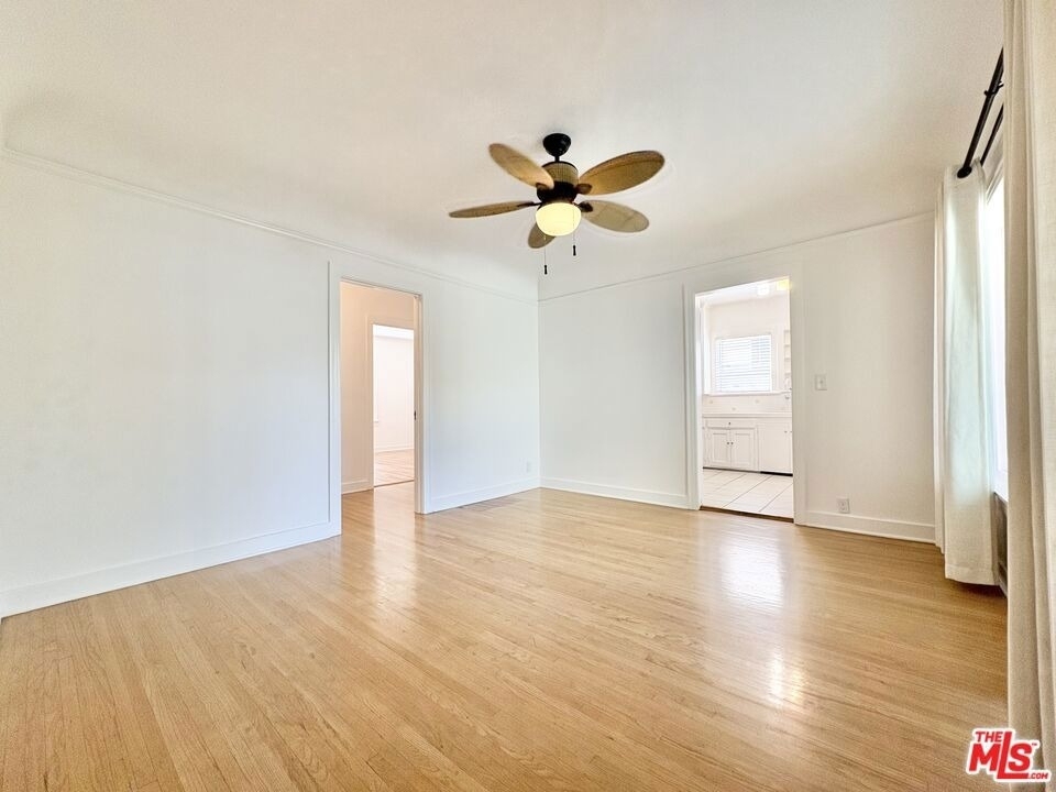 1450 S Hayworth Avenue - Photo 13