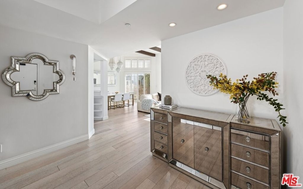 320 S Willaman Drive - Photo 2