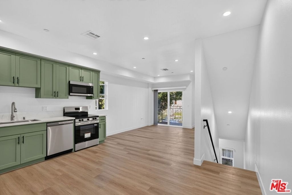 1424 Pleasant Avenue - Photo 4