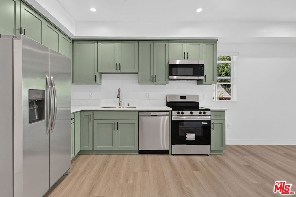 1424 Pleasant Avenue - Photo 3